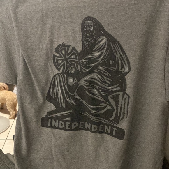 size small independent shirt i guess it’s youth but it fits like an M - Picture 2 of 3
